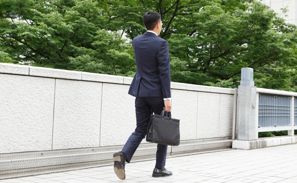 当日の朝に服装と本人の確認